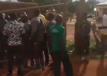 Border clashes: Customs and Immigration Personnel exchange blows at Kulungugu