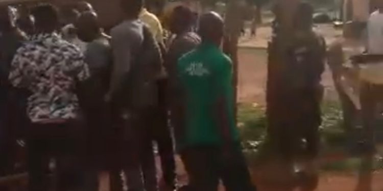 Border clashes: Customs and Immigration Personnel exchange blows at Kulungugu