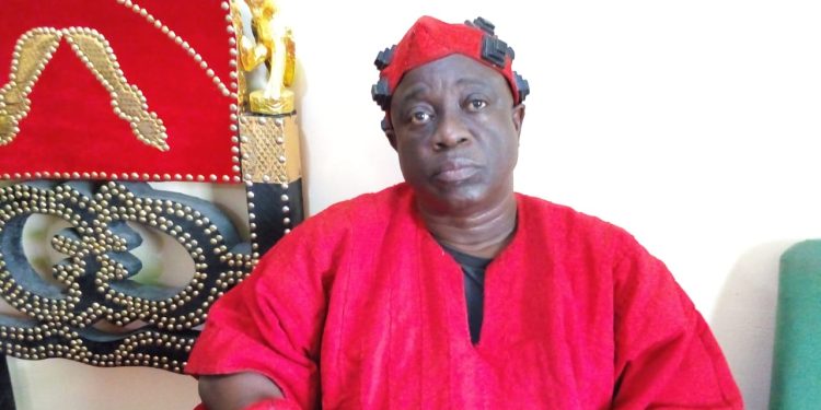 E/R:Abotakyi Chief Destools Gyaasehene for being enstooled as Ntotoyehene by Okuapehene