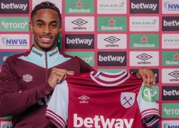 West Ham complete deal for Leeds forward Summerville