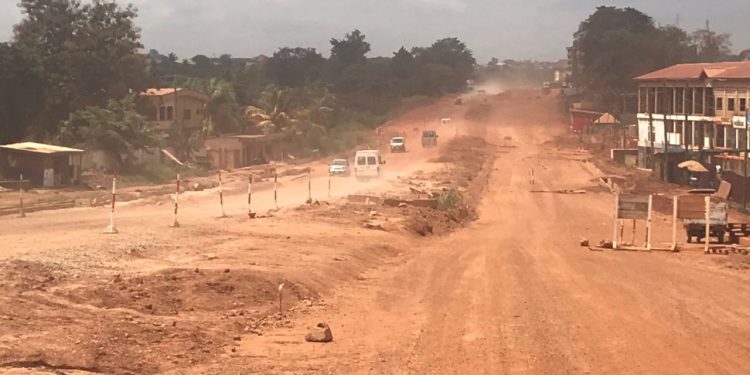 China Geo construction Ltd abandoned Bekwai roundabout -Santasi roundabout road Project, local businesses crippled by dust