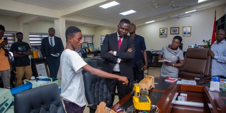 Education minister praises young Ghanaian innovators for groundbreaking inventions