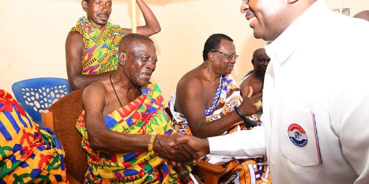 Berekum Traditional Council hands ‘Berekum key’ to Bawumia in symbolic endorsement