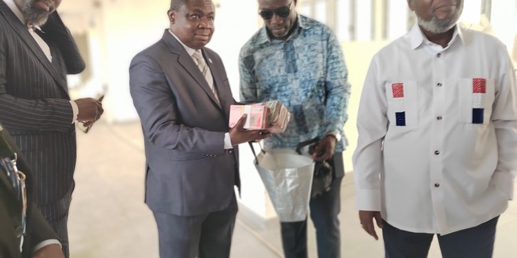 Vice President Bawumia donates GHC 200,000 to Komfo Anokye Teaching Hospital project