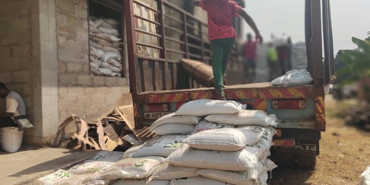 Video: NDC’s “Operation Recover All Looted State Assets” has discovered another large quantity of suspected stolen state fertilizers hidden in uncompleted buildings in Kumasi.