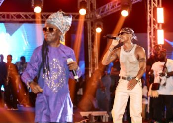 KiDi shares stage with legend Kojo Antwi at ‘Likor On The Beach’ Concert