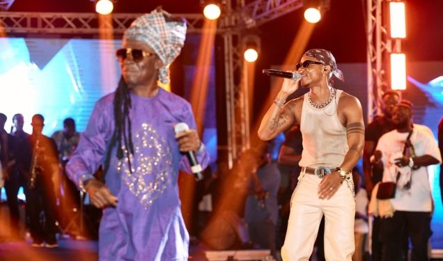 KiDi shares stage with legend Kojo Antwi at ‘Likor On The Beach’ Concert
