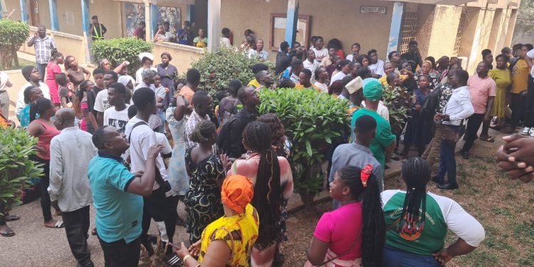 KUMASI: Tension at WAEC office as parents resist malpractice report requests