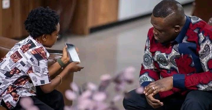 Kumasi’s tech talent shines: Minister explores partnership with local device repair expert