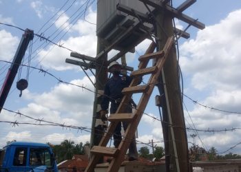ECG experts arrive in Nhyinahin after Military stray bullets damage community transformer