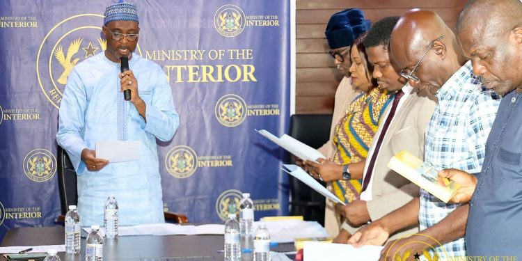 Interior Minister swears in ministry’s new entity tender committee