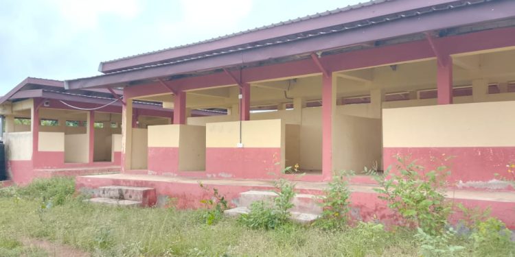 Asekye chiefs call for completion of 9-year-old market project