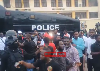 NPP supporters from Ashanti storm EOCO office demanding release of Chairman Wontumi