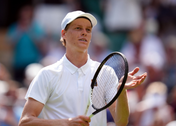 Jannik Sinner cruises past Luca Nardi to kick off Wimbledon campaign in style