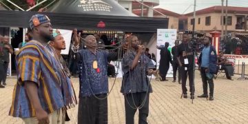 Sumankwahene’s delegates perform rituals to prevent rain at Asantehemaa’s funeral