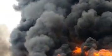 Fire engulfs Chinese shopping Mall at Santasi in Kumasi