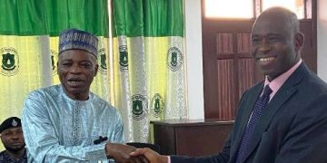 Northern Regional Minister, MMDCEs Honour UDS Football Team GH¢100,000