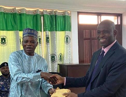 Northern Regional Minister, MMDCEs Honour UDS Football Team GH¢100,000