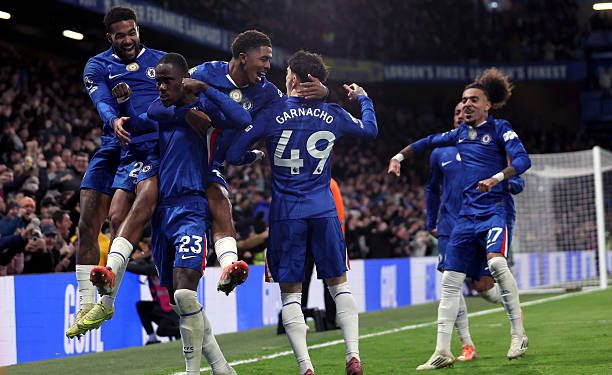 Resilient ten-man Chelsea hold Arsenal in 1–1 stalemate