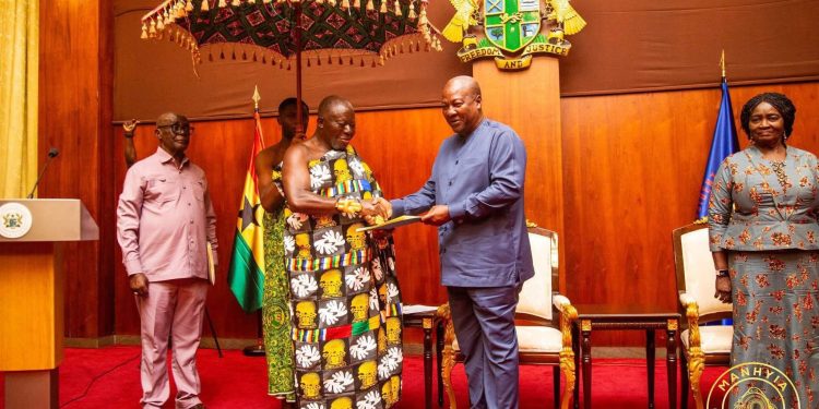 Asantehene’s Bi Nka Bi cloth sends powerful peace message at Bawku mediation report presentation
