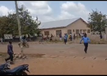 Youths attack Kwame Danso District Court, free two remanded suspects