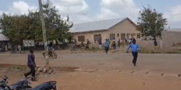 Youths attack Kwame Danso District Court, free two remanded suspects