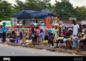 Commercial transport operators issue three-day ultimatum to clear traders from roads and bus stops.