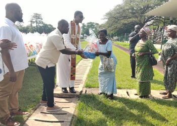 Aboagye Contractor distributes food, clothing to 5,000 widows and vulnerable groups in Kumasi