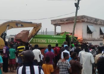 Four dead as truck crashes into salon in Kumawu