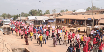 Ghana cocoa farmers protest over producer price cut