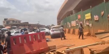 Kumasi: Artisans block Suame Post Office road over delays on Suame interchange project