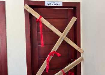 Angry NDC supporters lock up Ejisu NHIA office over alleged neglect