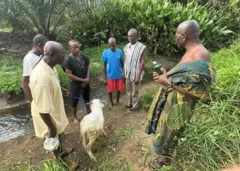 Juabenhene performs rites to unlock Kumasi outer ring road project