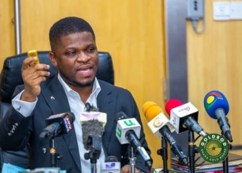 Ghana warns gold dealers of prosecution over illegal purchases