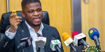 Ghana warns gold dealers of prosecution over illegal purchases