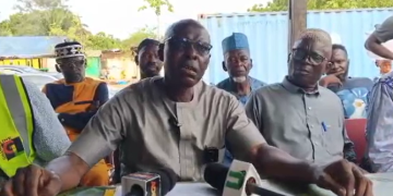 Port transport drivers threaten strike over shippers authority policy