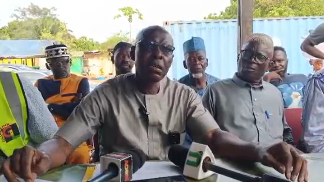 Port transport drivers threaten strike over shippers authority policy