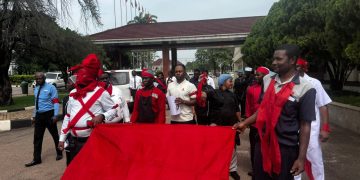Kumasi : Lancaster Hotel staff protest over pay dispute, threatens sit-down strike on  Thursday