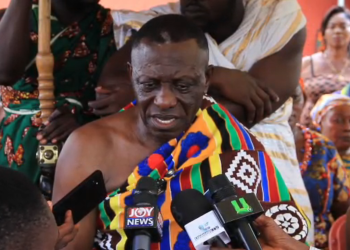 Agric Nsimahhene donates 11 Tipper Trucks, 2 VIP buses to divisional Chiefs