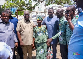 Government distributes 40,000 bags of Fertilizer, drones to support peasant farmers