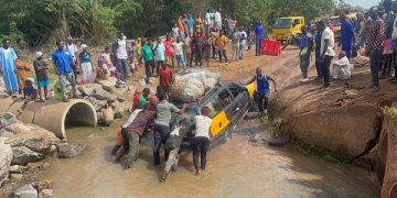 GHA temporarily closes section of Kumasi–Ejura road after floodwaters wash away culvert