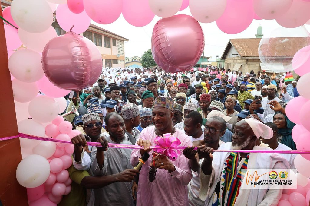 Muntaka commissions new classroom block at Sakafia SHS, Urges students to shun drug abuse 43 1001567392