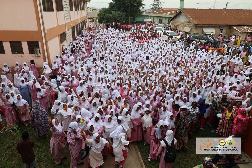 Muntaka commissions new classroom block at Sakafia SHS, Urges students to shun drug abuse 45 1001567393