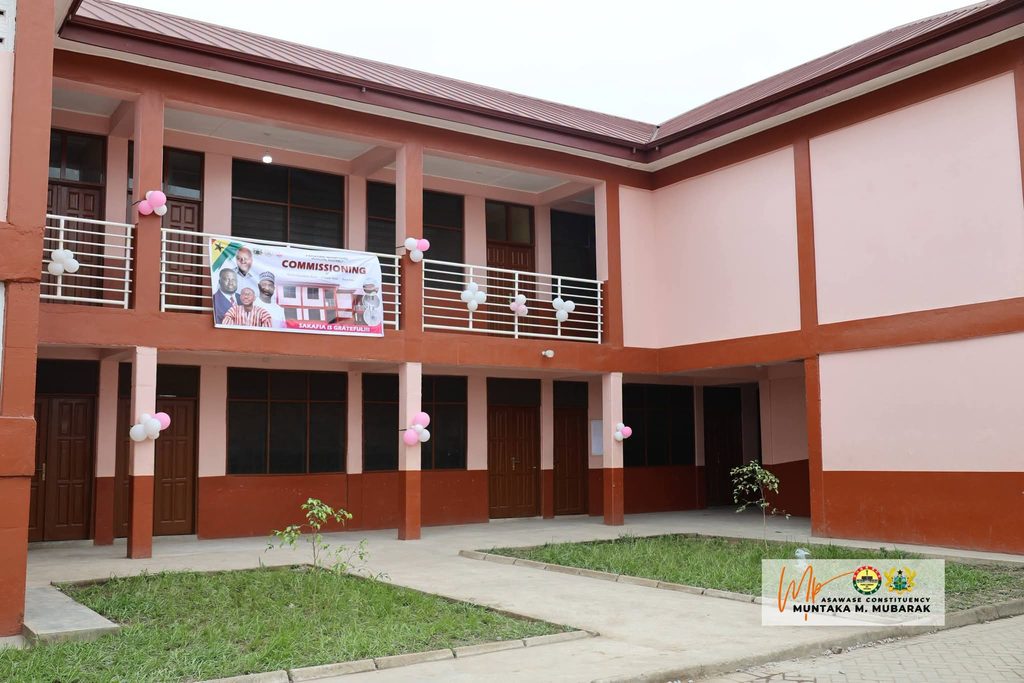 Muntaka commissions new classroom block at Sakafia SHS, Urges students to shun drug abuse 42 1001567395