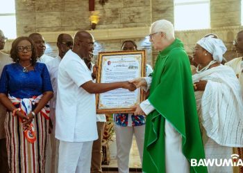 Bawumia honoured by St. Jude’s Church after helping build New Weija Parish
