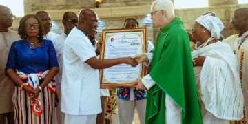 Bawumia honoured by St. Jude’s Church after helping build New Weija Parish