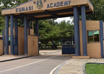 Asokore Mampong MCE pledges support to make KUMACA Grade A school