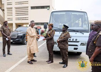 Mahama presents 33-seater Eicher Bus to Ghana Prisons Service