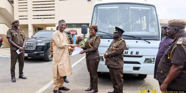 Mahama presents 33-seater Eicher Bus to Ghana Prisons Service