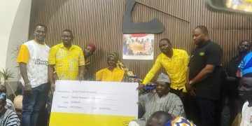 MTN Ghana supports Yagbon Damba with cash and assorted drinks 1 MTN Ghana supports Yagbon Damba with cash and assorted drinks